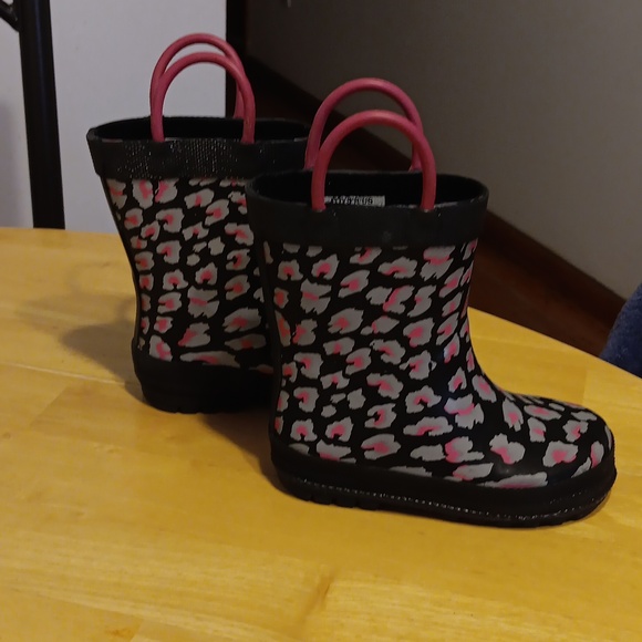 toys r us Other - Toddler Rain Boots Size 6 EUC